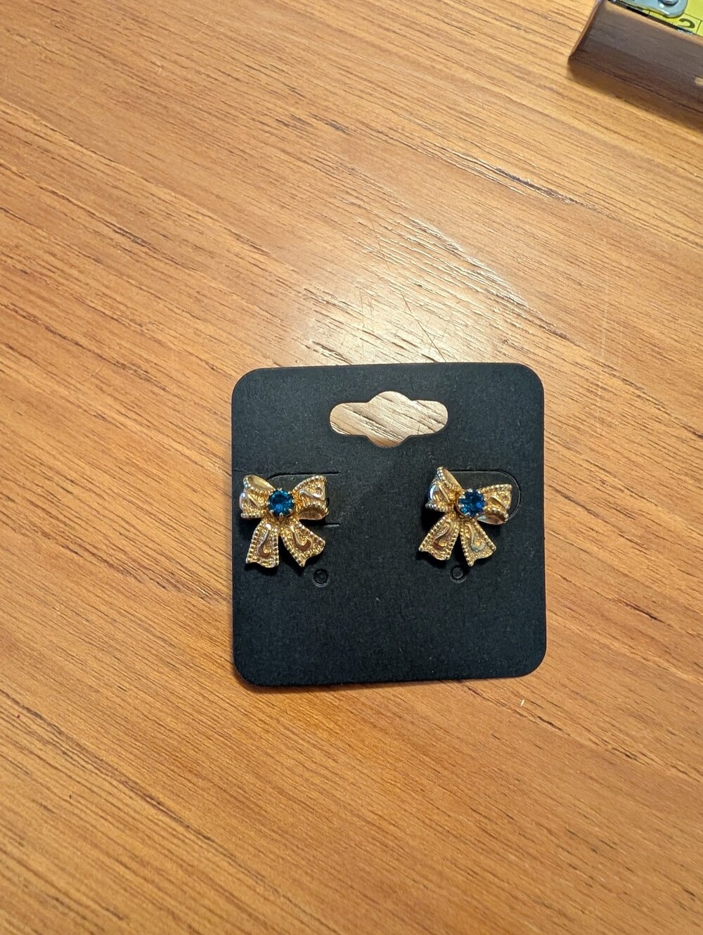 Vintage 90s Gold Bow Earrings Old Money Classic Retro Coquette Girly Ribbon Vtg